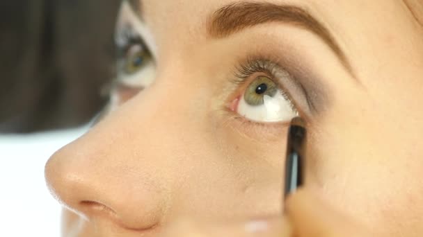 Professional makeup artist applying eye makeup, shadows and eyeliner. slow motion — Stock Video