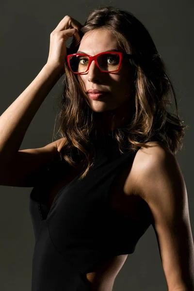 Close-up sexy cute businessgirl in red glasses. fashion and make-up, beauty in business — Stock Photo, Image