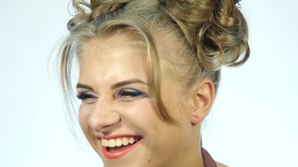 Mutlu ifade kadının yüz, farklı duygular. ağır çekim — Stok video