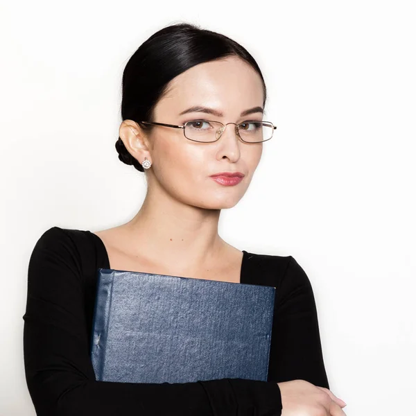 Young beautiful Asian businesswoman wearing eyeglasses with folder for papers — Stock Photo, Image