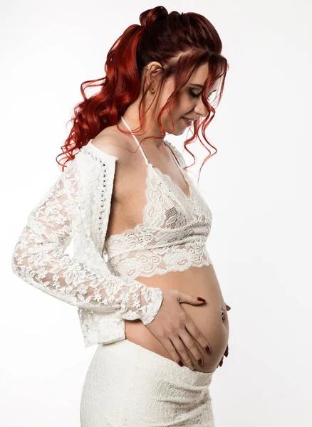 Krásná žena na počátku těhotenství, těhotné bříško — Stock fotografie