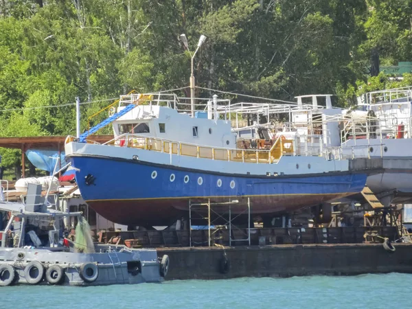 Cantiere navale di riparazione. Cantiere di riparazione navale . — Foto Stock