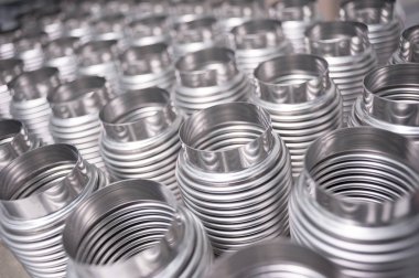 Esnek borulu egzoz borusu. Araba egzoz Kompansatör