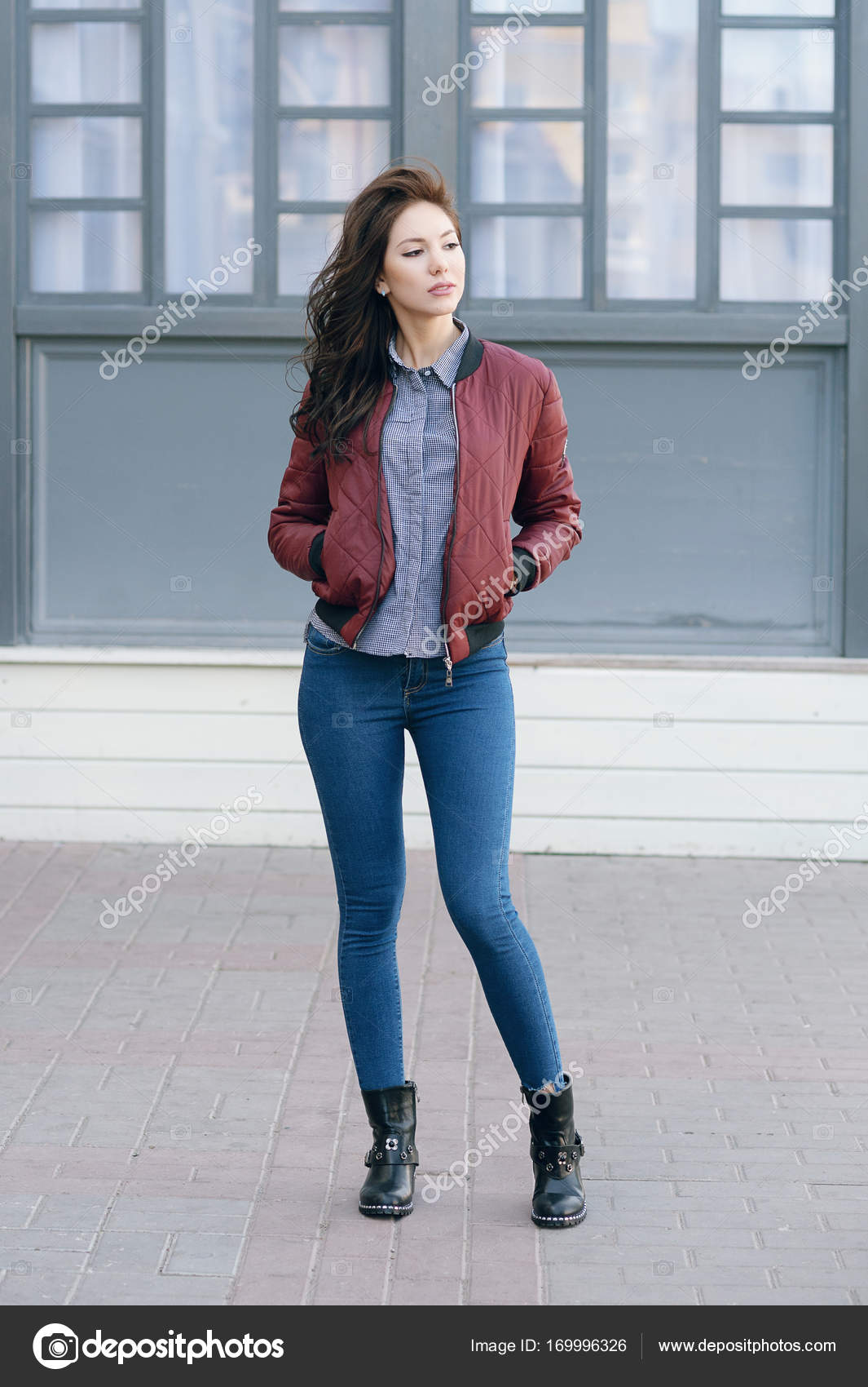 burgundy shirt with blue jeans