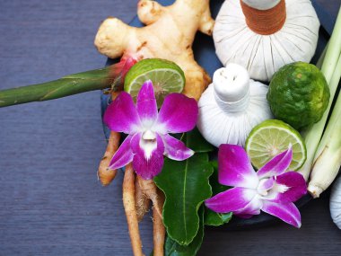 Top ve bitkisel maddeler doğal Spa maddeler bitkisel sıkıştırmak