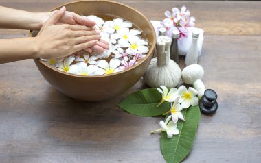 Kadın ayakları ve el kaplıcaları için spa ve ürün