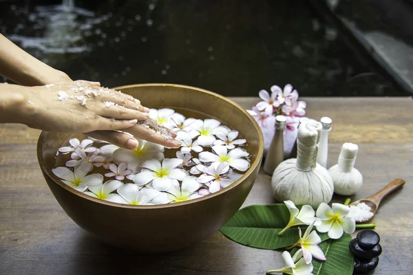 Курортное лечение и продукт для женских ног и рук spa, Таиланд. выбрать и мягкий фокус — стоковое фото
