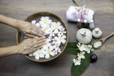 Kadın ayakları için spa ve ürün 