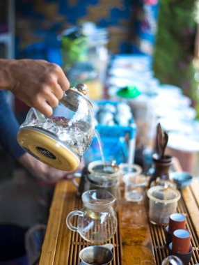 Cam çaydanlık Çin yeşil çay smal Kupası, select odak dökülen el