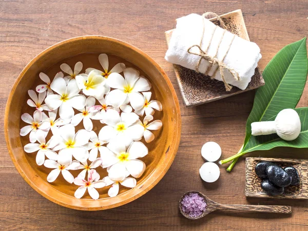 Wellness-Behandlung und Produkt für weibliche Füße Spa, Thailand. weicher und ausgewählter Fokus — Stockfoto