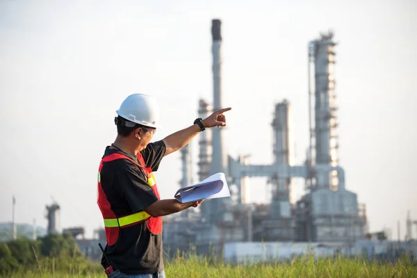 El ingeniero hombre en la planta de energía, Tailandia —  Fotos de Stock