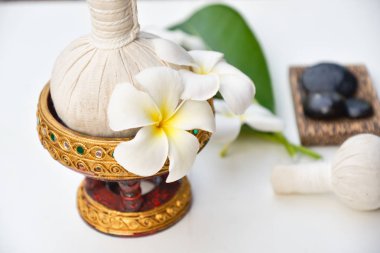 Spa ve masaj ahşap beyaz, select odak üzerinde