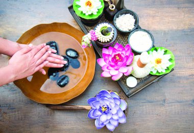 Kaplıca tedavisi ve ürün kadın ayak ve el spa, Tayland için.
