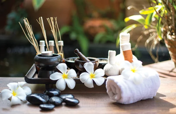 Wellness-Peeling-Behandlung und Massage, thailändische, weiche und ausgewählte Fokus — Stockfoto