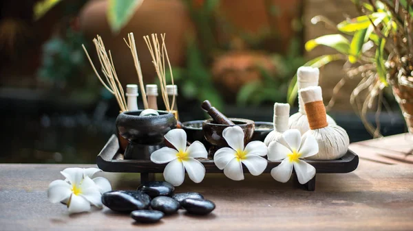 Wellness-Peeling-Behandlung und Massage, thailändische, weiche und ausgewählte Fokus — Stockfoto