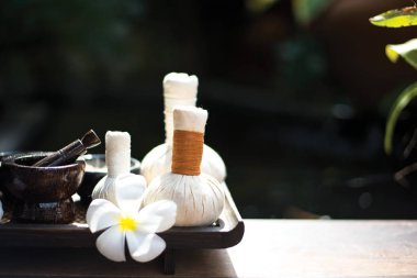 Spa ve masaj ahşap beyaz, select ve yumuşak odak üzerinde