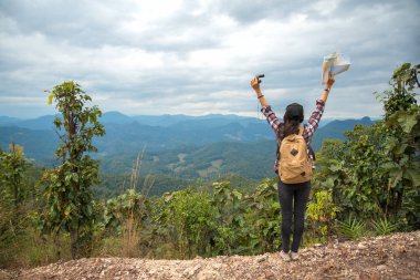 Dağ, Tayland karşı karşıya muzaffer duygu uzun yürüyüşe çıkan kimse kadın