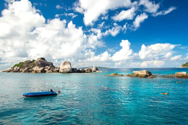 Schnorcheln auf den Mailänder Inseln im andamanischen Meer, in Thailand, im Sommer — Stockfoto