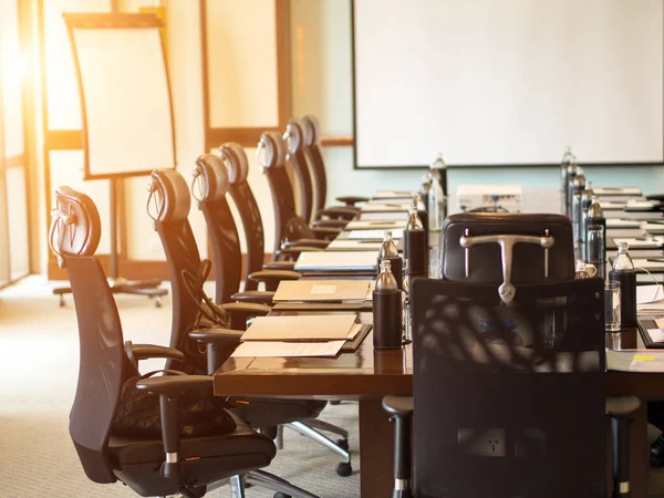 A foto de detalhe de uma sala de reuniões, foco suave e seleto — Fotografia de Stock