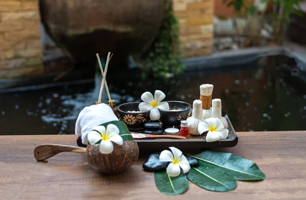 Spa tratamento de esfoliação e massagem, Tailândia, suave e selecione o foco — Fotografia de Stock