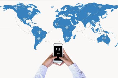 Dünya harita ağ ve kablosuz iletişim ağı, soyut resim görsel akıllı telefon tutan el