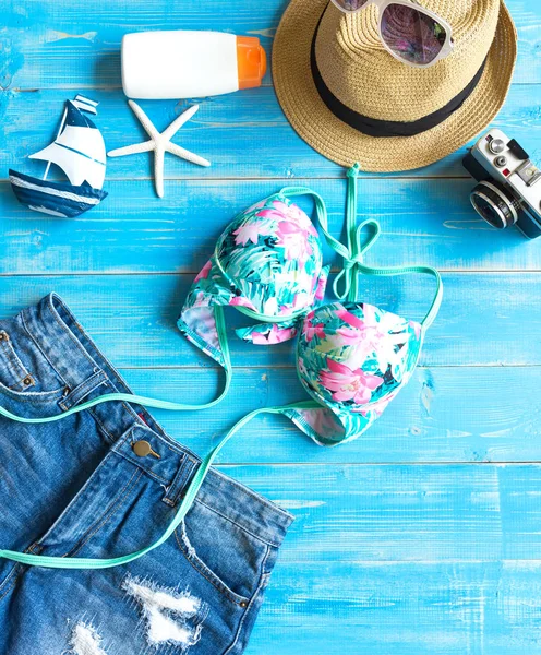 Women's summer beach clothes background — Stock Photo, Image