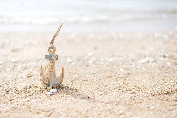 Ancla en la playa, día de verano —  Fotos de Stock