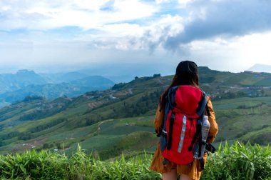 Dağ, Tayland karşı karşıya muzaffer duygu uzun yürüyüşe çıkan kimse kadın