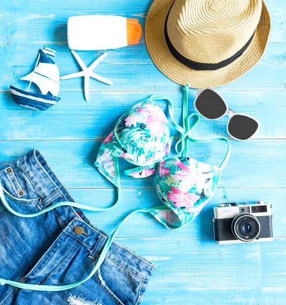 Women's summer beach clothes background — Stock Photo, Image
