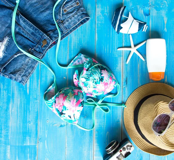 Women's summer beach clothes background — Stock Photo, Image