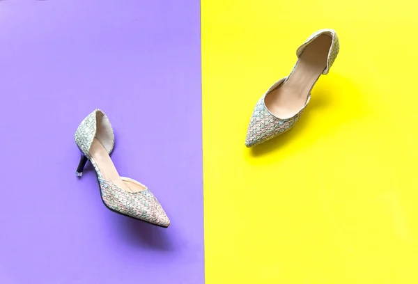 Collection de chaussures femme sur fond coloré — Photo