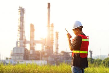 Adam mühendis Santrali'nde, Tayland