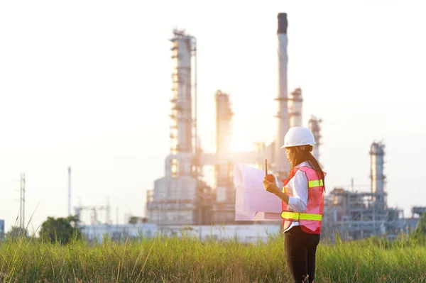 Las mujeres ingenieras en la central eléctrica, Tailandia —  Fotos de Stock