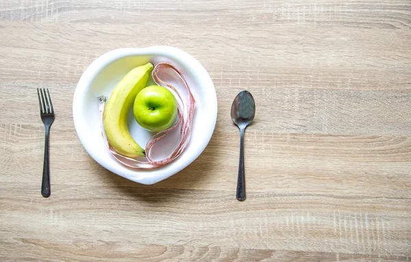 Diet and weight loss with measuring tap and green apple on wooden background top view.  Healthy Concept. — Stock Photo, Image