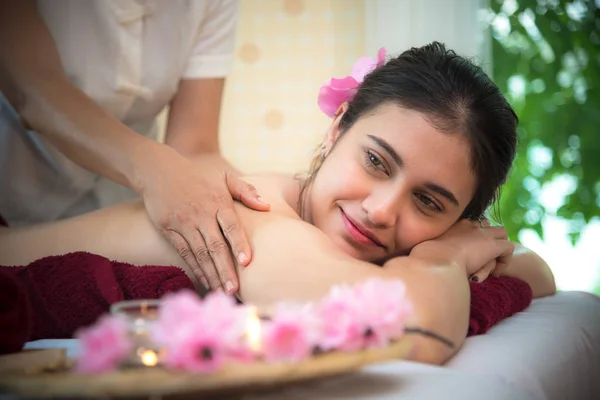 Masseur doing massage spa with treatment on Asian woman body in the Thai spa lifestyle, so relax and luxury.  Healthy Concept — Stock Photo, Image