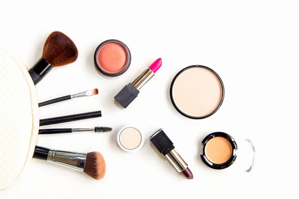 Makeup cosmetics tools background and beauty cosmetics, products and facial cosmetics package lipstick, eyeshadow on the white background.  Lifestyle Concept. — Stock Photo, Image