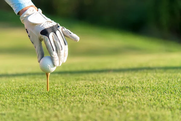 Hand Asian Woman Putting Golf Ball Tee Club Golf Course — Stock Photo, Image