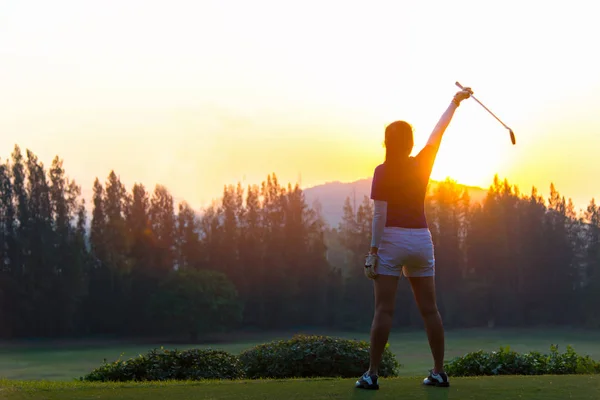 여성입니다 아시아 공간에에서 클럽에서 골프를 연주와 라이프 스타일 — 스톡 사진