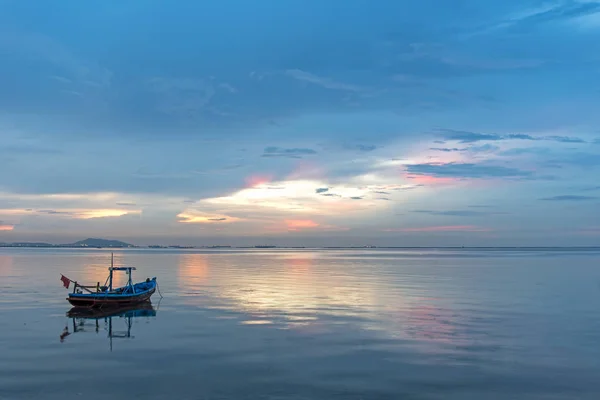 Landschaft Mit Sonnenuntergang Meer Und Wunderschönem Blauen Himmel Thailand — Stockfoto