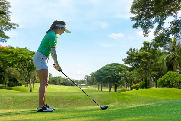 Hälsosam Idrott Asiatisk Sportig Kvinna Golfspelare Gör Golf Swing Tee — Stockfoto