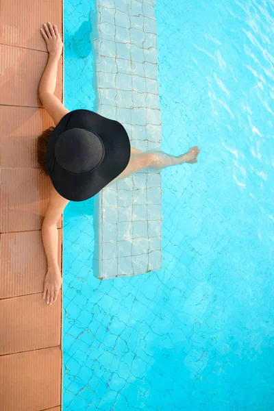 Hora Verão Férias Estilo Vida Das Mulheres Relaxante Feliz Piscina — Fotografia de Stock