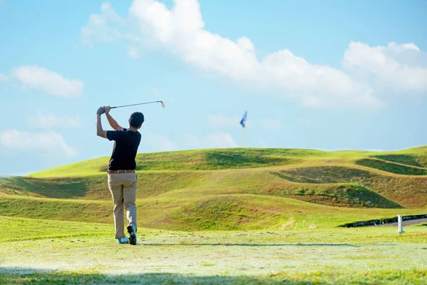 Profissional Golfista Asiático Homem Abordagem Para Swing Bater Bola Golfe — Fotografia de Stock