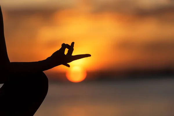 Nahaufnahme Der Silhouette Hände Frauen Machen Yoga Freien Frau Die — Stockfoto