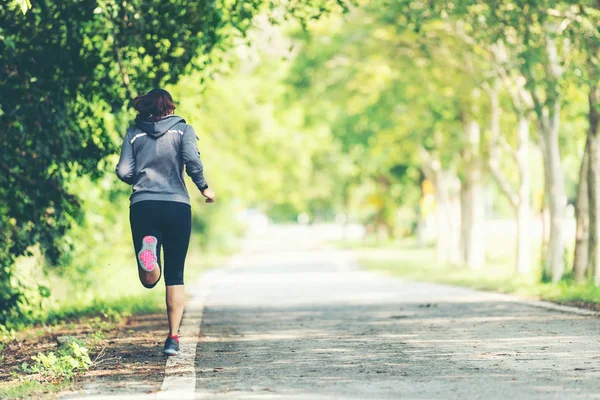 Desportivo Asiático Mulher Corredor Correndo Correndo Pela Estrada Exercício Livre — Fotografia de Stock