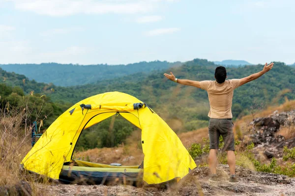 Livsstil Man Resor Vandrare Äventyr Och Tält Camping Berg Natur — Stockfoto