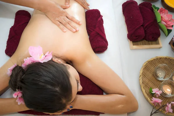 Kvinna Spa Kroppsbehandling Och Massage Aromaterapi Produkt Koppla Och Hälsosam — Stockfoto