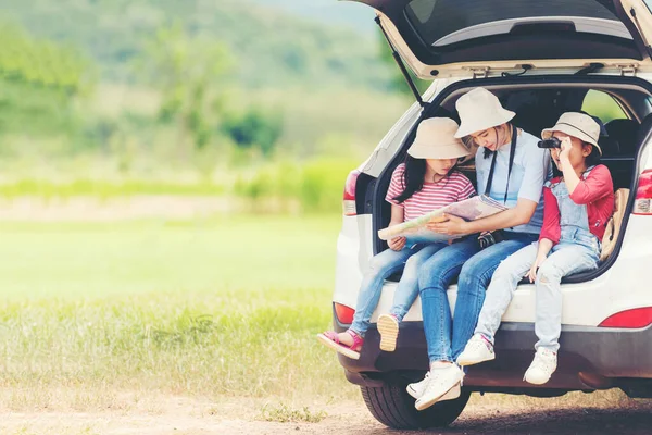 Grupo Niños Familia Viajan Coche Por Naturaleza Aventura Vacaciones Asia — Foto de Stock