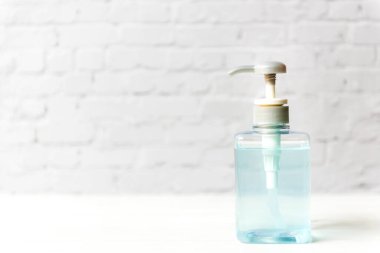 El hijyeni koruması Coronavirus için el temizleyici alkol jeli. Covid Virüsü. Sağlık Konsepti