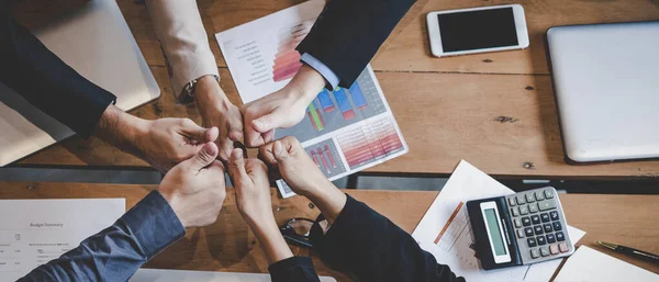 Erfolg Teamwork Führungskräfte Geschäftsleute Gruppe Team Glücklich Zeigt Teamwork Und — Stockfoto