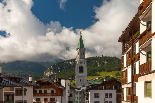 El centro de Cortina Di Ampezzo, Italia — Foto de Stock